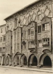 Wasserburg am Inn - Weinhaus, 1931. Artist: Kurt Hielscher