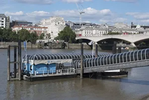 Waterloo Bridge, London, SE1, England, 3 / 9 / 10. Creator: Ethel Davies; Davies, Ethel