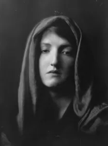 Watson, Ruth, Miss, portrait photograph, 1915. Creator: Arnold Genthe
