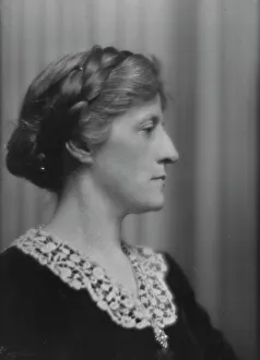 Strict Prints: Wellford, Miss, portrait photograph, 1915 Mar. 4. Creator: Arnold Genthe
