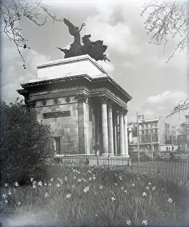 Neo Classical Prints: Wellington Arch, Hyde Park Corner. London, c1955. Creator: Arthur Charles Kirby Ware