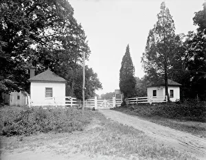 Lodge Prints: West lodge gate, Mt. Vernon, Va. between 1900 and 1915. Creator: Unknown