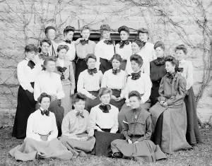 Further Education College Prints: The Western College for Women class of 1905, Oxford, Ohio, (1904?). Creator: Unknown
