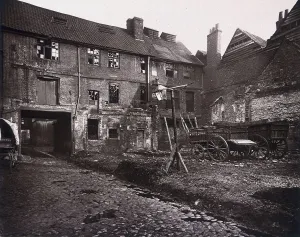 Henry Dixon Prints: White Hart Inn yard, Southwark, London, 1881. Artist: Henry Dixon