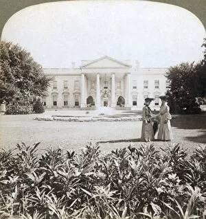 Underwood Underwood Gallery: The White House, the historic residence of the Nations Chief - north front-Washington, D