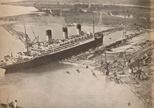 Associated Newspapers Ltd Gallery: The White Star Liner Majestic entering the worlds largest graving dock at Southampton, c1934, (19)