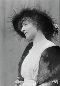 Stole Prints: Whitney, Marie, Miss, portrait photograph, 1914 Oct. 12. Creator: Arnold Genthe