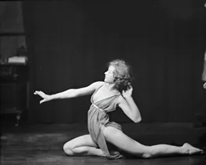Flexible Prints: Wild, Lois, 1921 Feb. 9. Creator: Arnold Genthe