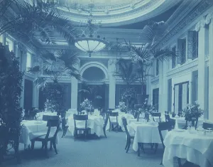 Willard Hotel - dining room, between 1901 and 1910. Creator: Frances Benjamin Johnston
