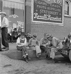 Humulus Lupulus Gallery: Williamette Valley hop farmers in town hold their political forum on... Independence, Oregon, 1939