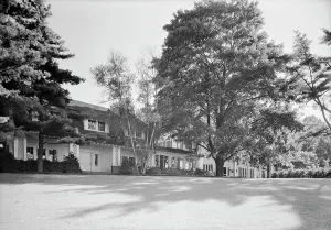 Mansion House Prints: Williams Paley, residence in Manhasset