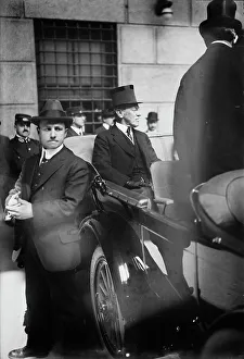 Guarding Prints: Wilson in N.Y. 1915. Creator: Bain News Service