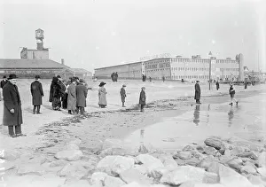 Swimming Baths Prints: Winter Bathing, N.Y. Dec. 1912. Creator: Bain News Service