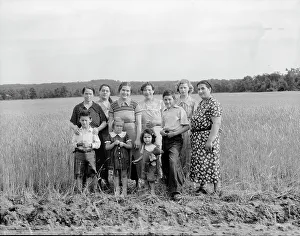 Wheatfield Prints: Wives and children of the farm group