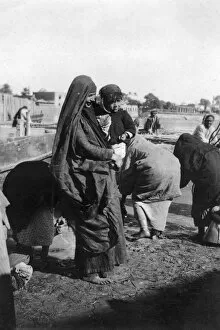Women collecting water at on the Tigris River, Baghdad, Iraq, 1917-1919