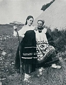 Two women of Ryazan, Central Russia, 1912. Artist: J Daziaro Two women of Ryazan, Central Russia, 1912. Artist: J Daziaro