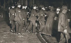 Campaigner Gallery: The Womens Freedom League attempting to enter the House of Commons, London, 1908