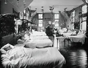 Bedside Prints: A women's ward in an unidentified hospital