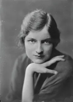 Gazing Prints: Wood, Peggy, Miss, portrait photograph, 1917 Aug. 27. Creator: Arnold Genthe