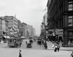 Woodward Ave. Detroit, Mich. c.between 1910 and 1920. Creator: Unknown