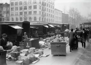 Delivery Man Prints: Woodward & Lothrop's Department Store