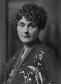 Bathrobe Prints: Work, B.G. Mrs. portrait photograph, 1914 Apr. 30. Creator: Arnold Genthe
