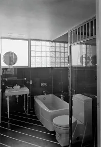 Bathtub Prints: World's Fair, House of Glass no. 4, 1939. Creator: Gottscho-Schleisner, Inc