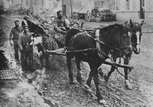 Prisoners Of War Prints: Wounded Russian prisoners, between c1915 and c1918. Creator: Bain News Service