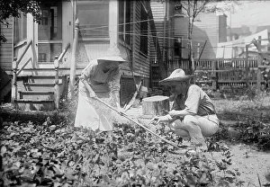 Hoeing Prints: Wright & Dietrich, between c1915 and c1920. Creator: Bain News Service