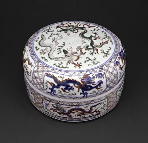 Wucai Dragon Box and Cover, Ming dynasty (1368-1644), Wanli reign (1563-1620) Wucai Dragon Box and Cover, Ming dynasty (1368-1644), Wanli reign (1563-1620)