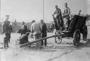 Prisoners Of War Prints: Wynsdorf (Zossen), French prisoners receiving cabbages