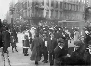 Shoppers Prints: Xmas shoppers, between c1910 and c1915. Creator: Bain News Service