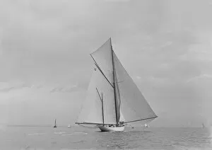 William Fife Iii Collection: The yawl Sumurun running downwind with spinnaker, 1922. Creator: Kirk & Sons of Cowes