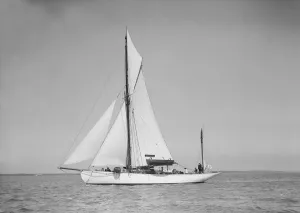 The Solent Prints: The yawl Suzanne under sail, 1911. Creator: Kirk & Sons of Cowes