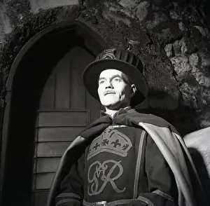 Beefeaters Prints: Yeoman Warder, Tower of London, c1955. Creator: Arthur Charles Kirby Ware