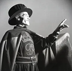 Beefeaters Prints: Yeoman Warder, Tower of London, c1955. Creator: Arthur Charles Kirby Ware