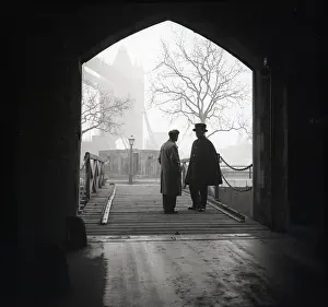Visitor Prints: Yeoman Warder and visitor, Tower of London, c1955. Creator: Arthur Charles Kirby Ware