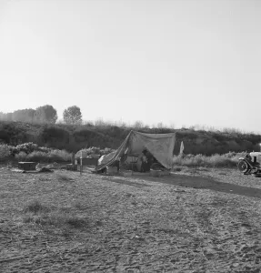Washtub Collection: Young family on ditch bank, waiting to enter... camp (FSA), Merrill, Klamath County, Oregon, 1939