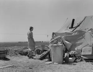 Flue Prints: Young family just arrived from Arkansas camped along the road