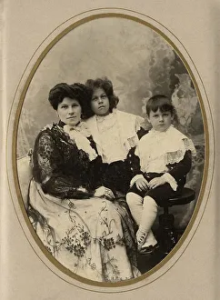 Sergei Mikhailovich Chashchin Prints: Young Woman with Two Children, late 19th cent - early 20th cent. Creator: IV Bulatov