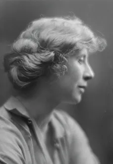 Yurka, Blanche, Miss, portrait photograph, 1915. Creator: Arnold Genthe