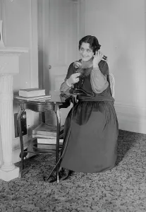 Phone Prints: Yvonne Gall, 1919. Creator: Bain News Service