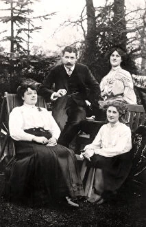 Dare Gallery: Zena (1887-1975) and Phyllis Dare (1890-1975), English actresses, with their parents