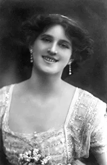 Dare Gallery: Zena Dare (1887-1975)), English actress, 1908.Artist: Foulsham and Banfield