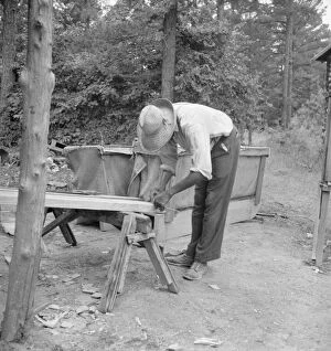 Sledge Collection: Zollie Lyons repairing the tobacco sleds at...harvest season, Wake County, North Carolina, 1939