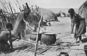Zulu Gallery: Zulu wives brewing utshwala (beer), Natal, 1912