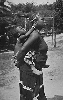 Zulu Gallery: A Zulu woman and child, 1902